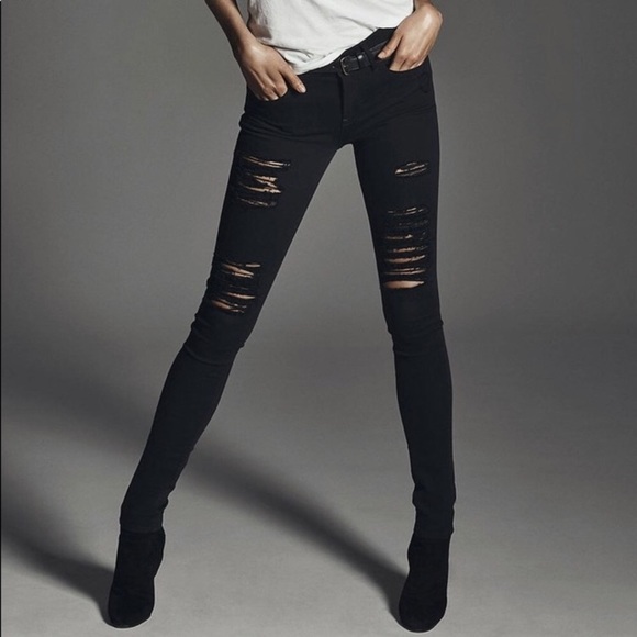 black distressed jean